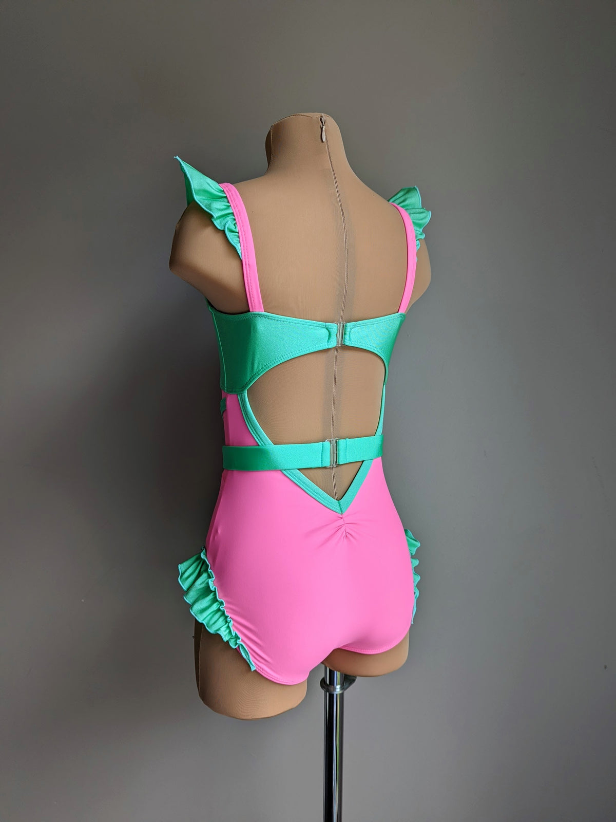 Taffy Twist Leo - Petal & Spearmint