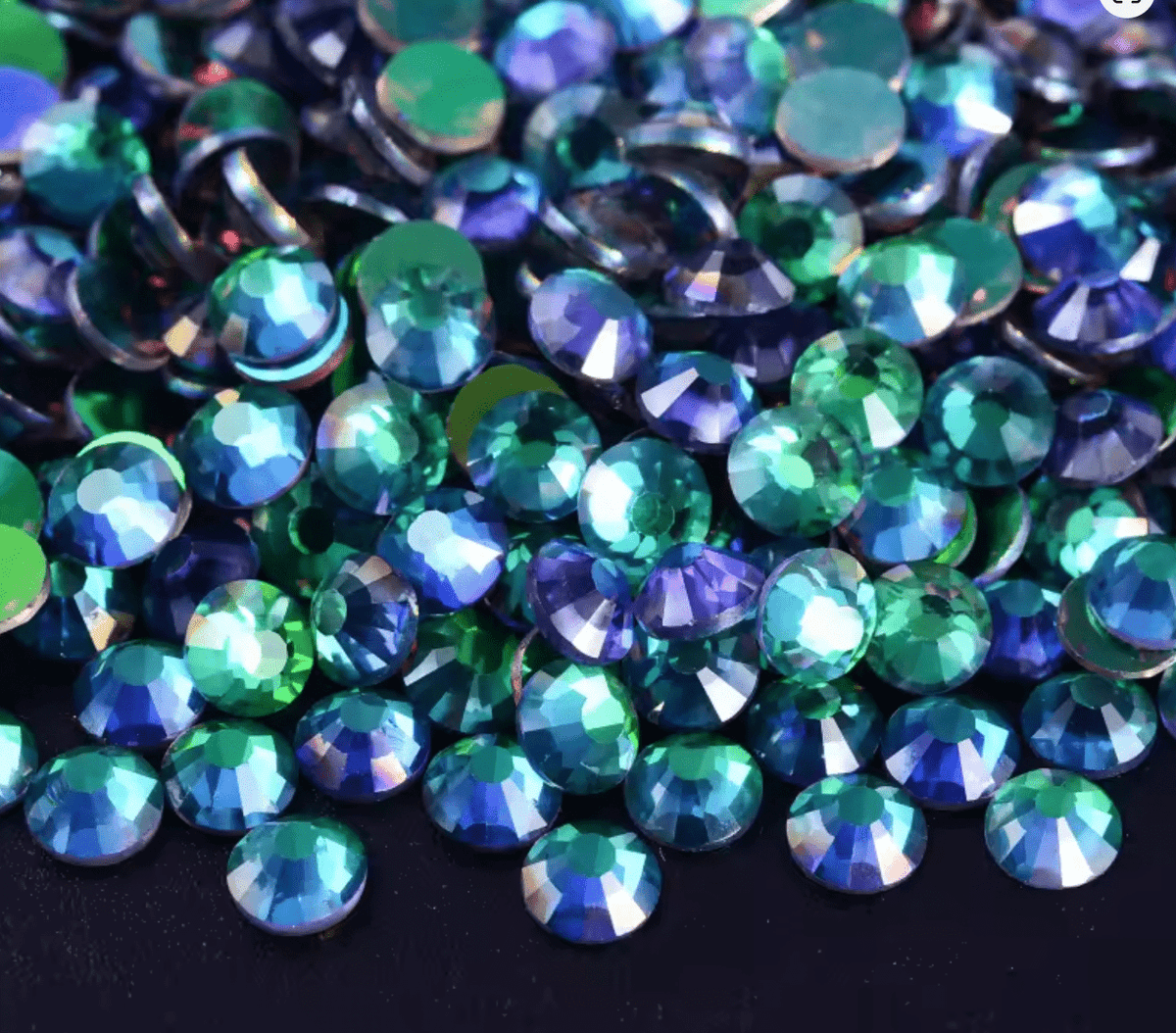 Aurora Emerald Glass Rhinestones Rhinestones & Flatbacks