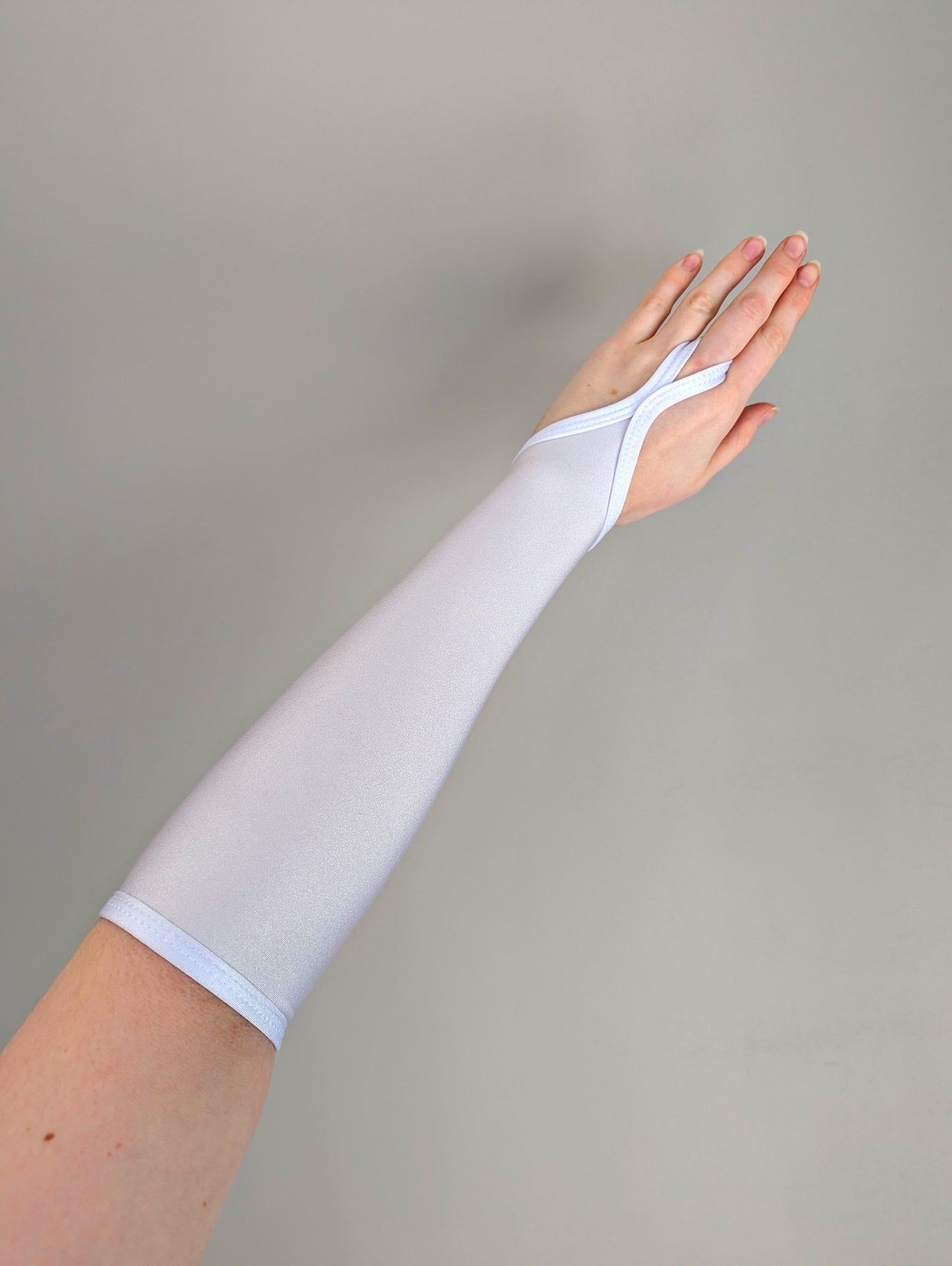 Finger Point Gloves - White