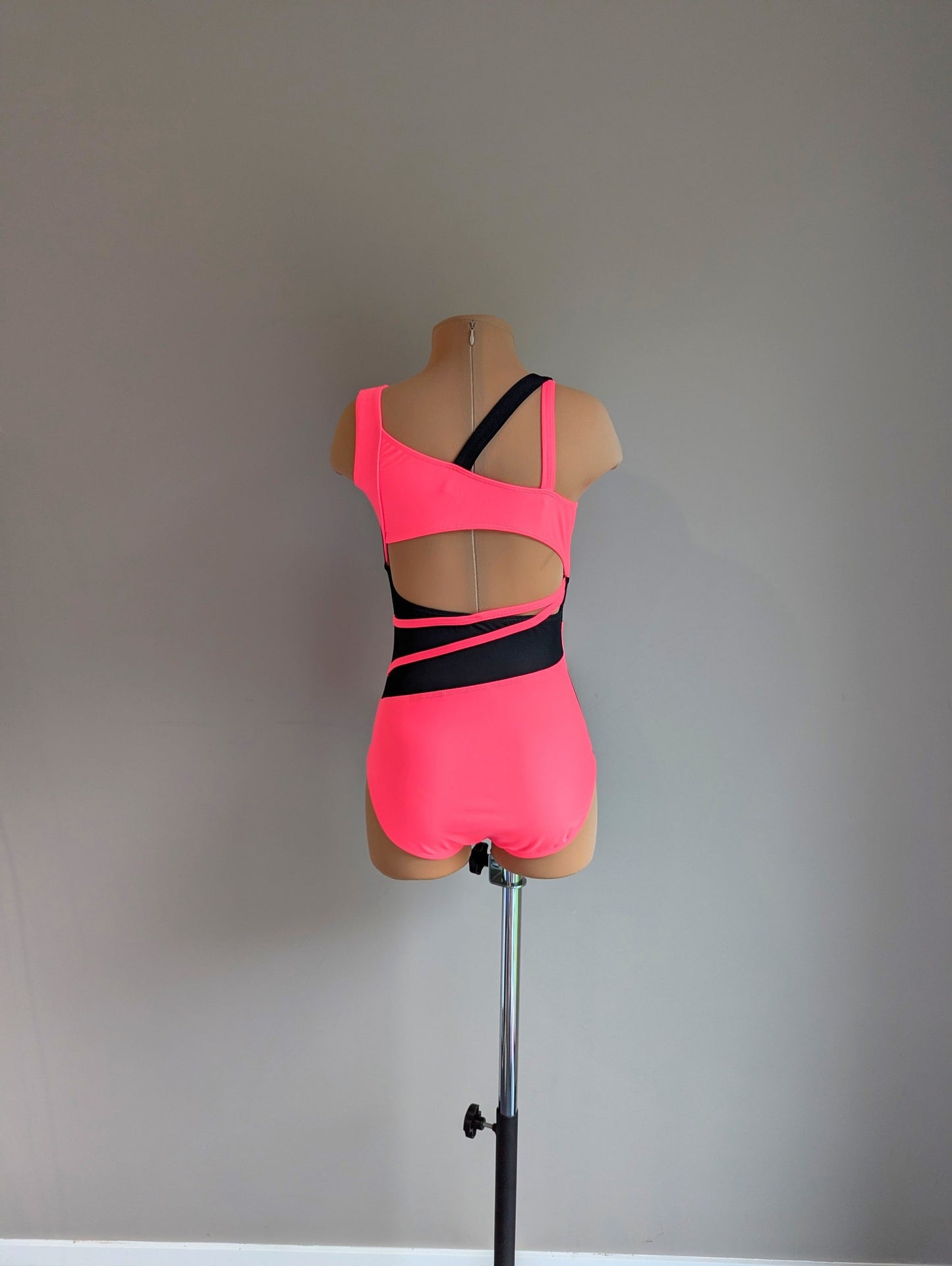 Oliver Leo - Neon Coral & Black