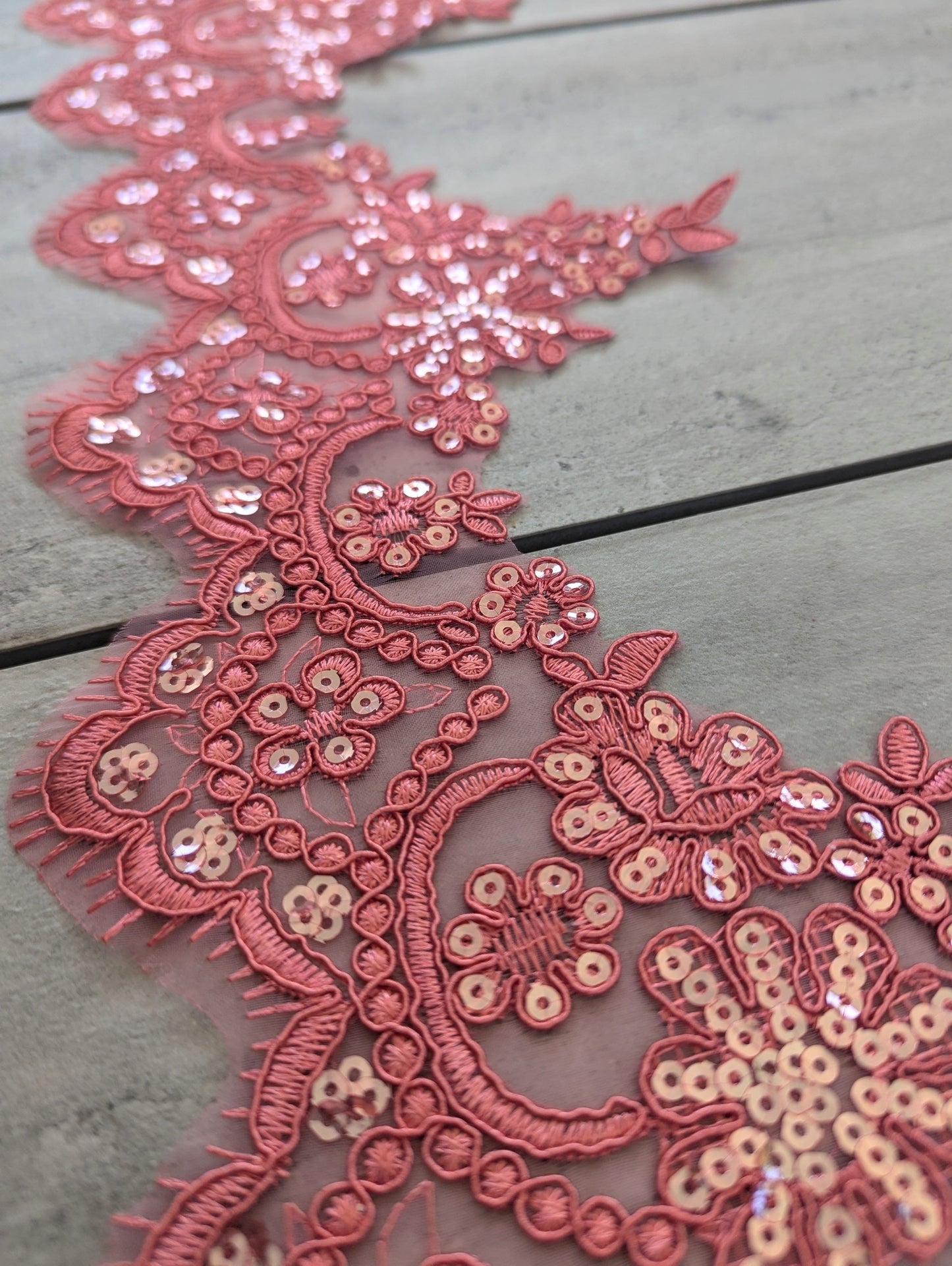 Salmon Border Lace Trim - Lot