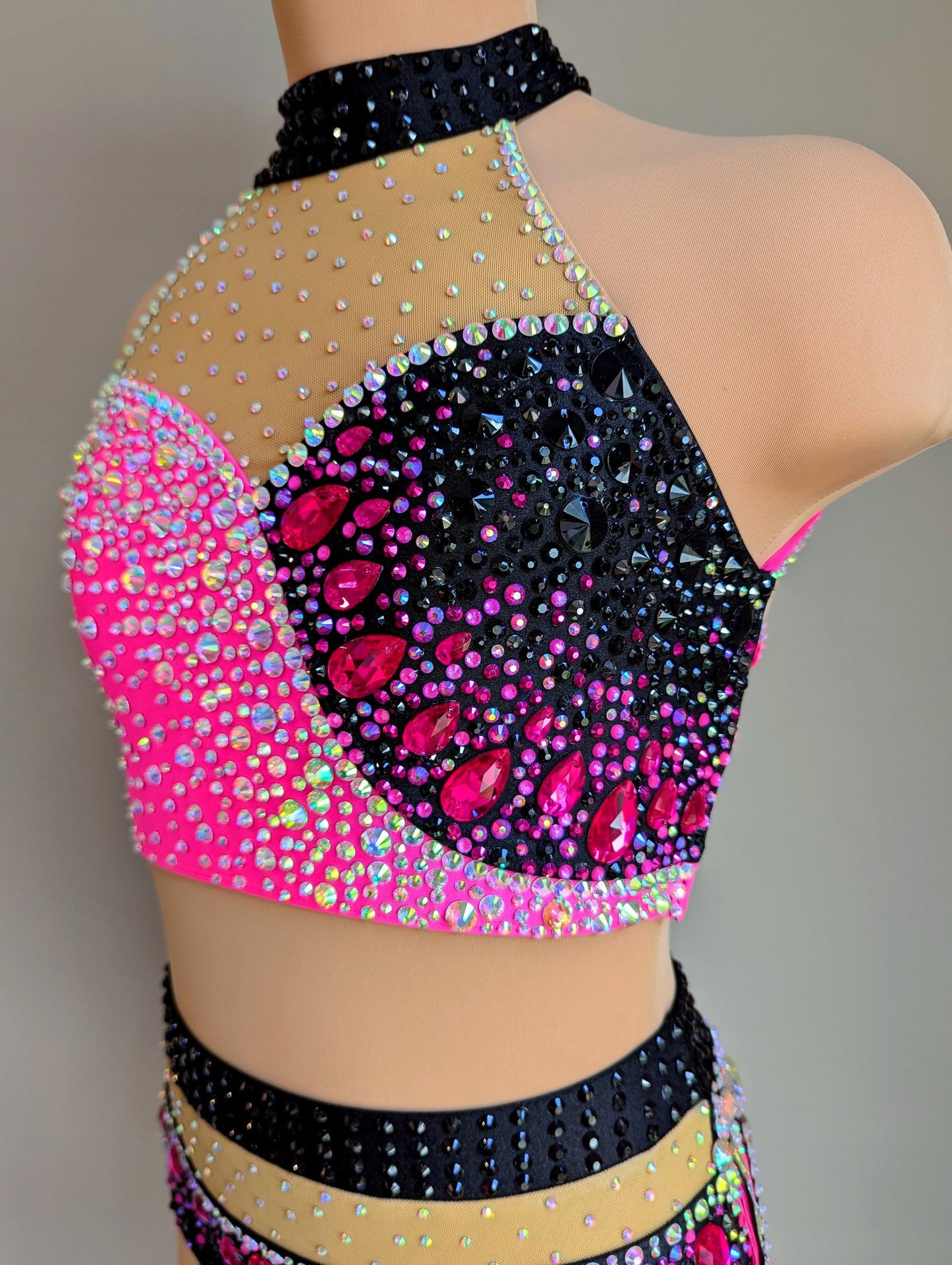 Noelle Crop - Black & Pink 