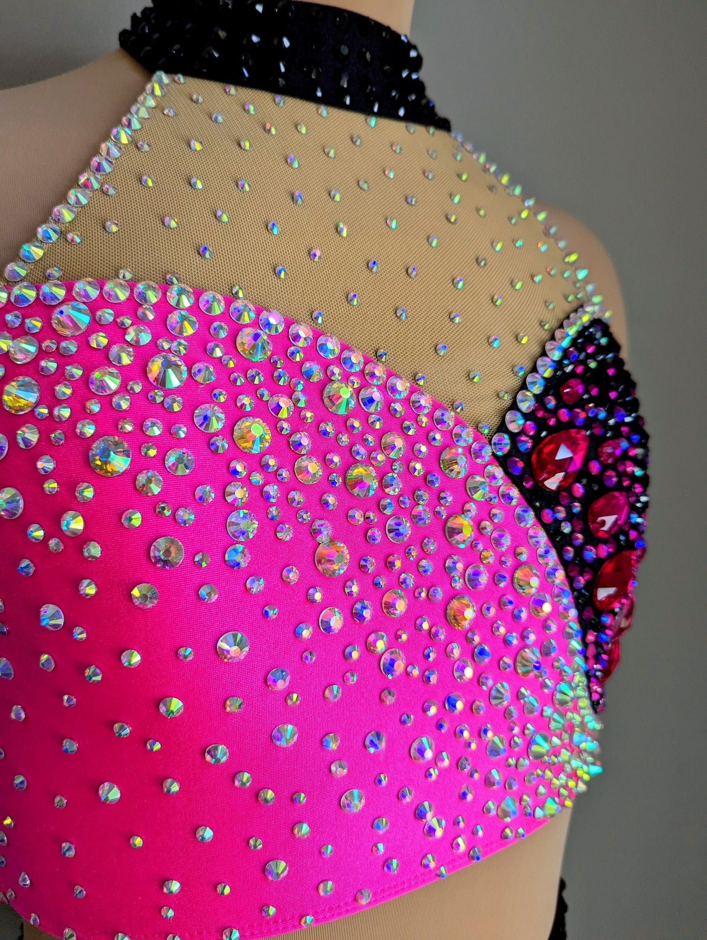 Noelle Crop - Black & Pink 