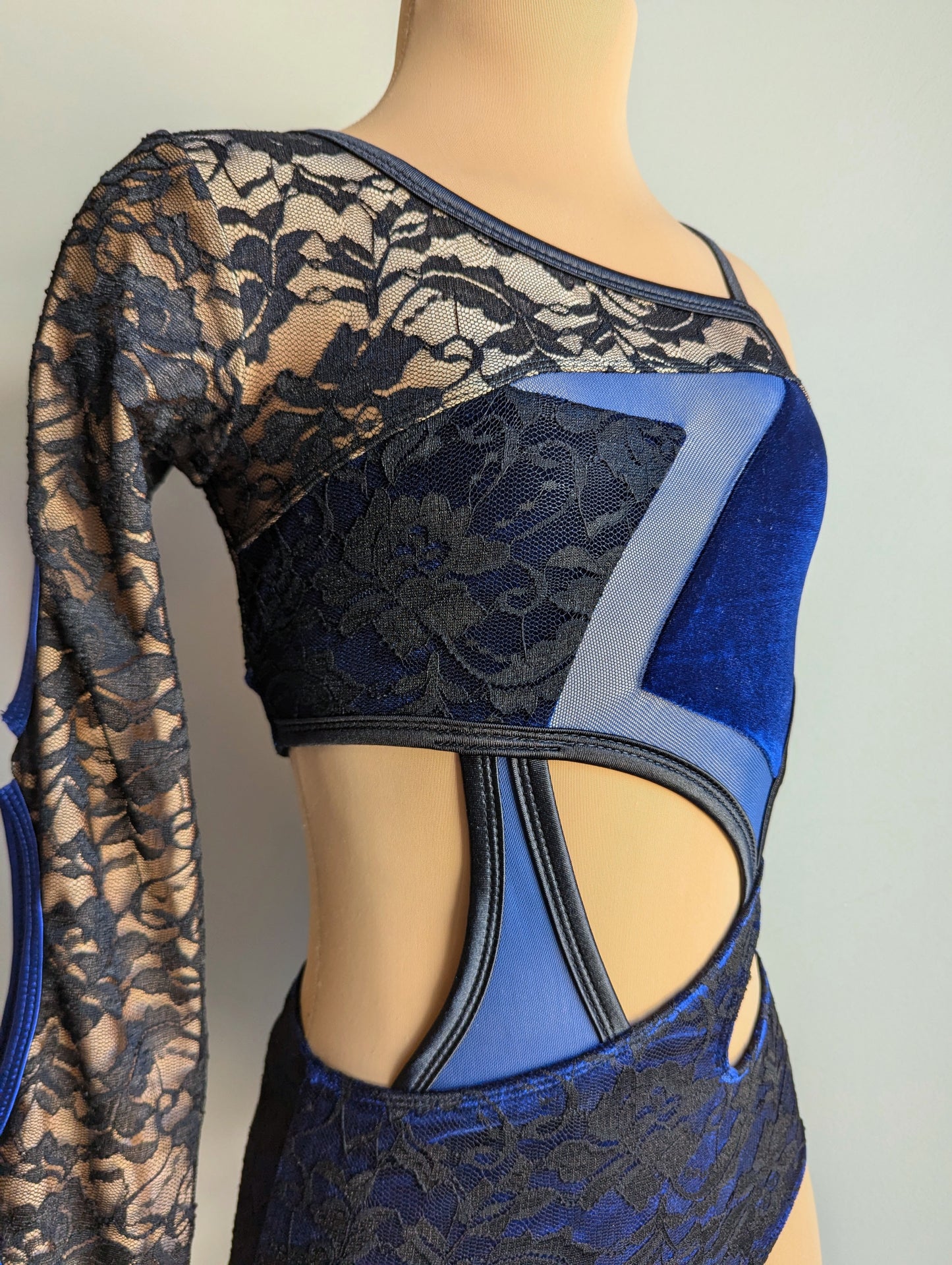 Shadow Leo - Navy Velvet & Black Lace