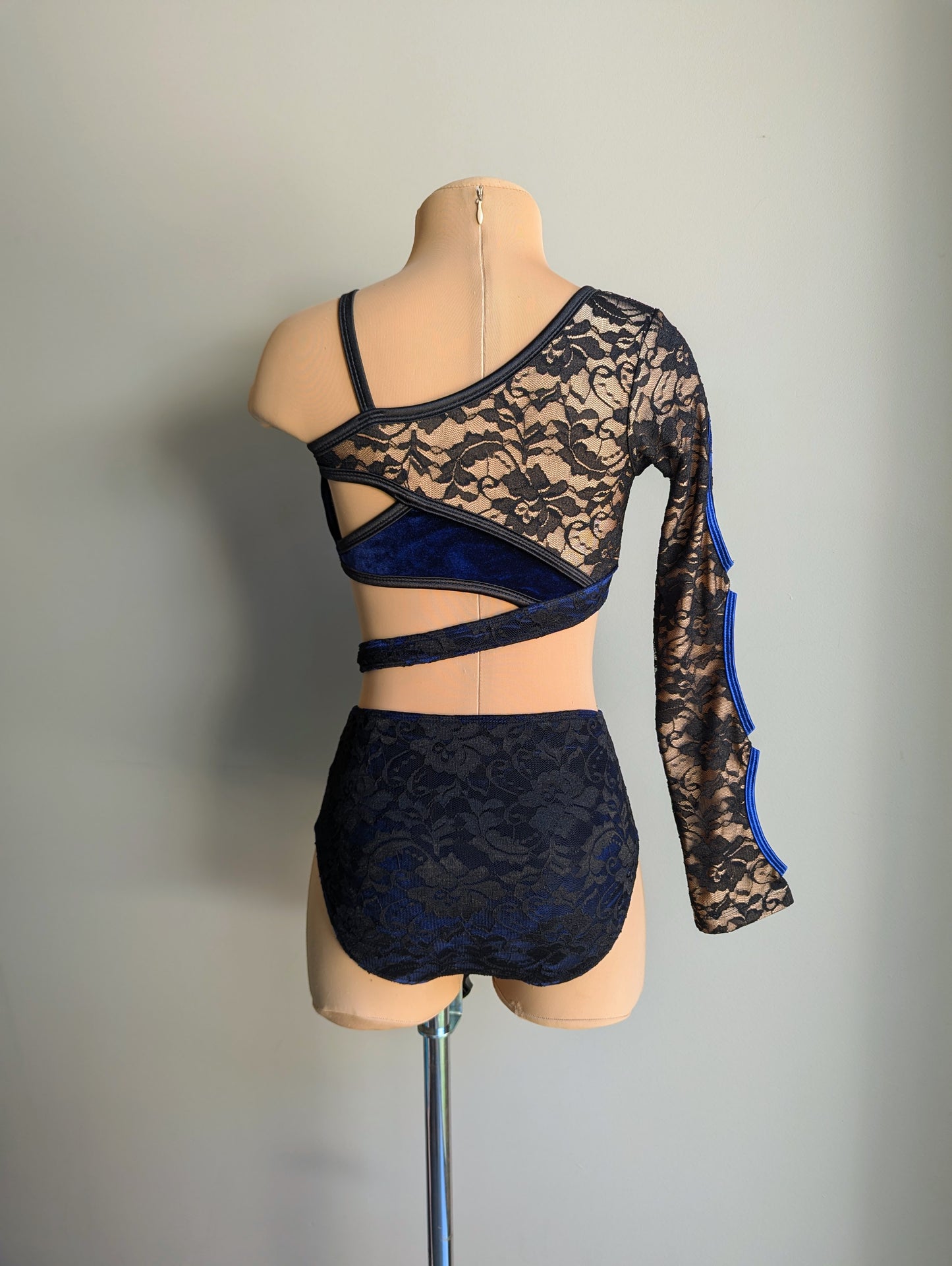 Shadow Leo - Navy Velvet & Black Lace